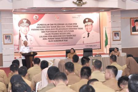 Gubernur Riau Motivasi Lulusan IPDN